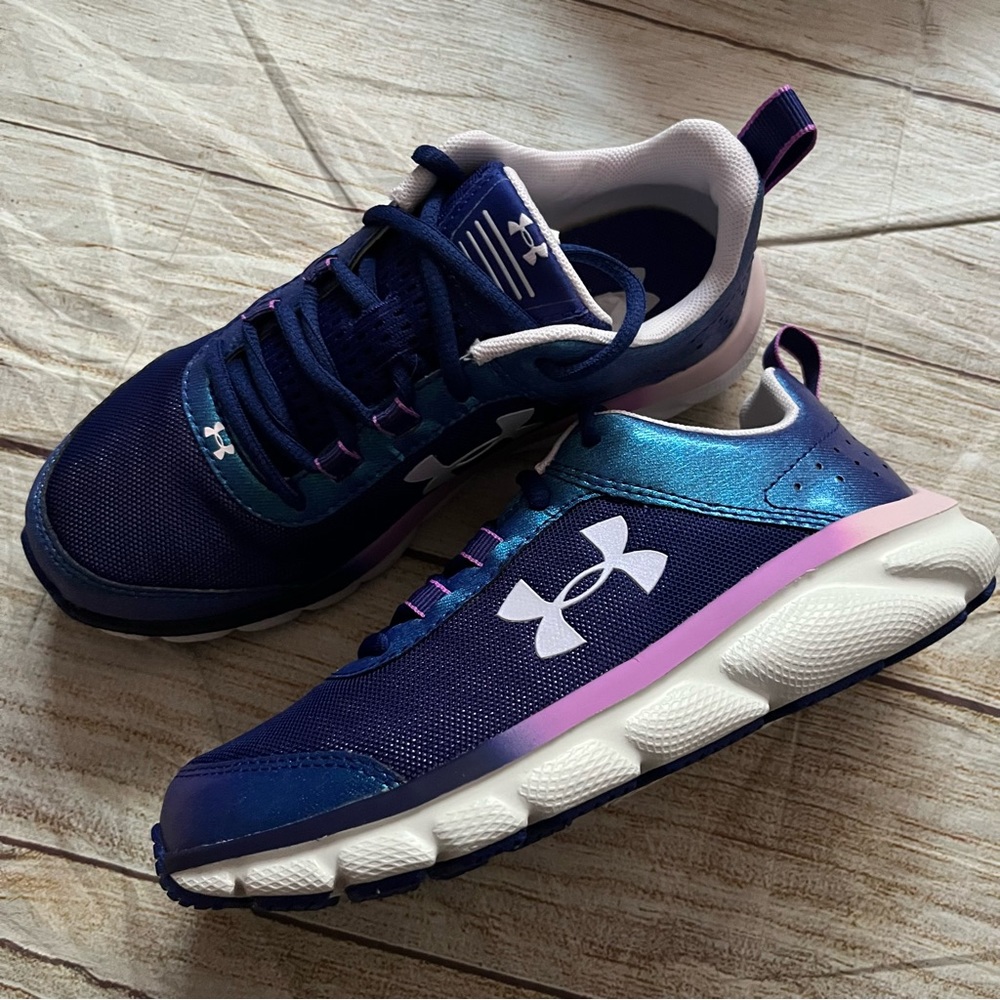 Under Armour Unisex Frosty Sneaker kids - NEW